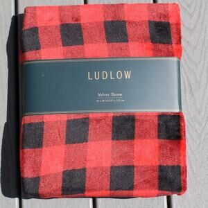 Ludlow Velvet Buffalo Check Plaid Throw Black & Red Cozy Soft Lightweight